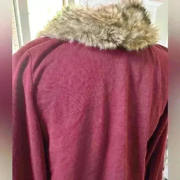 HOLLISTER Faux Fur Burgundy Open Front Cardigan Wrap size XSmall - Picture 4 of 7